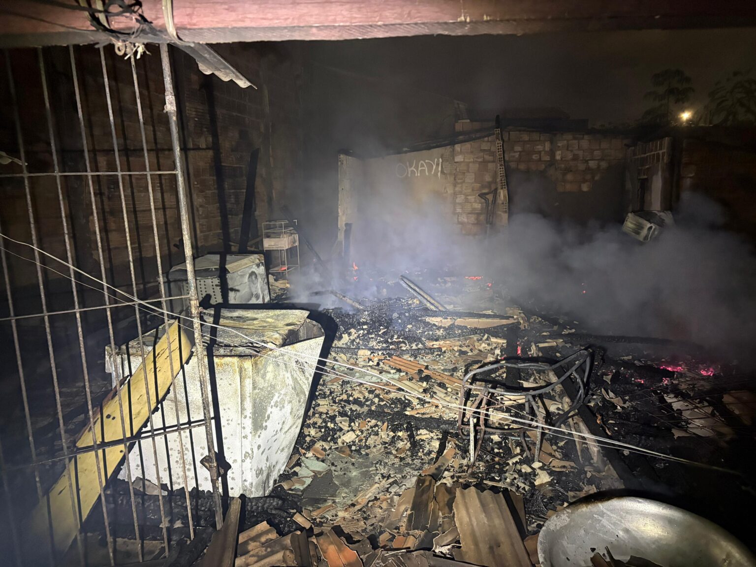 Mulher bêbada toca fogo em casa com dois idosos e duas pessoas com deficiência visual, em Marabá
