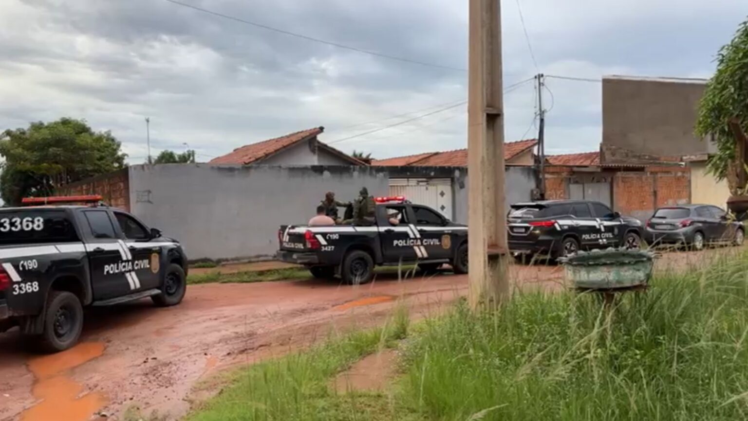 Polícia Civil prende quatro suspeitos e apreende armas, drogas e veículos em operação contra facção em Marabá