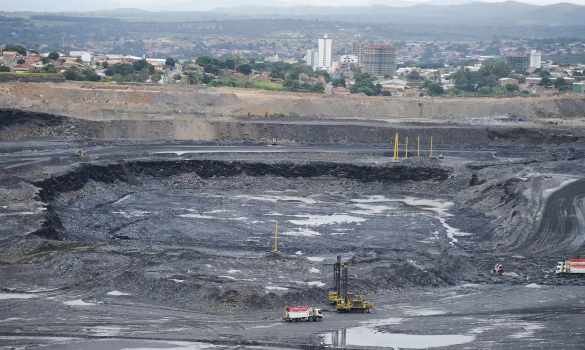 Estudo aponta irregularidade em 37% dos processos de mineração no país