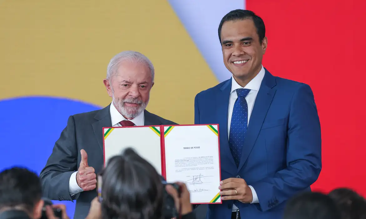 Gustavo Feliciano assume comando do Ministério do Turismo