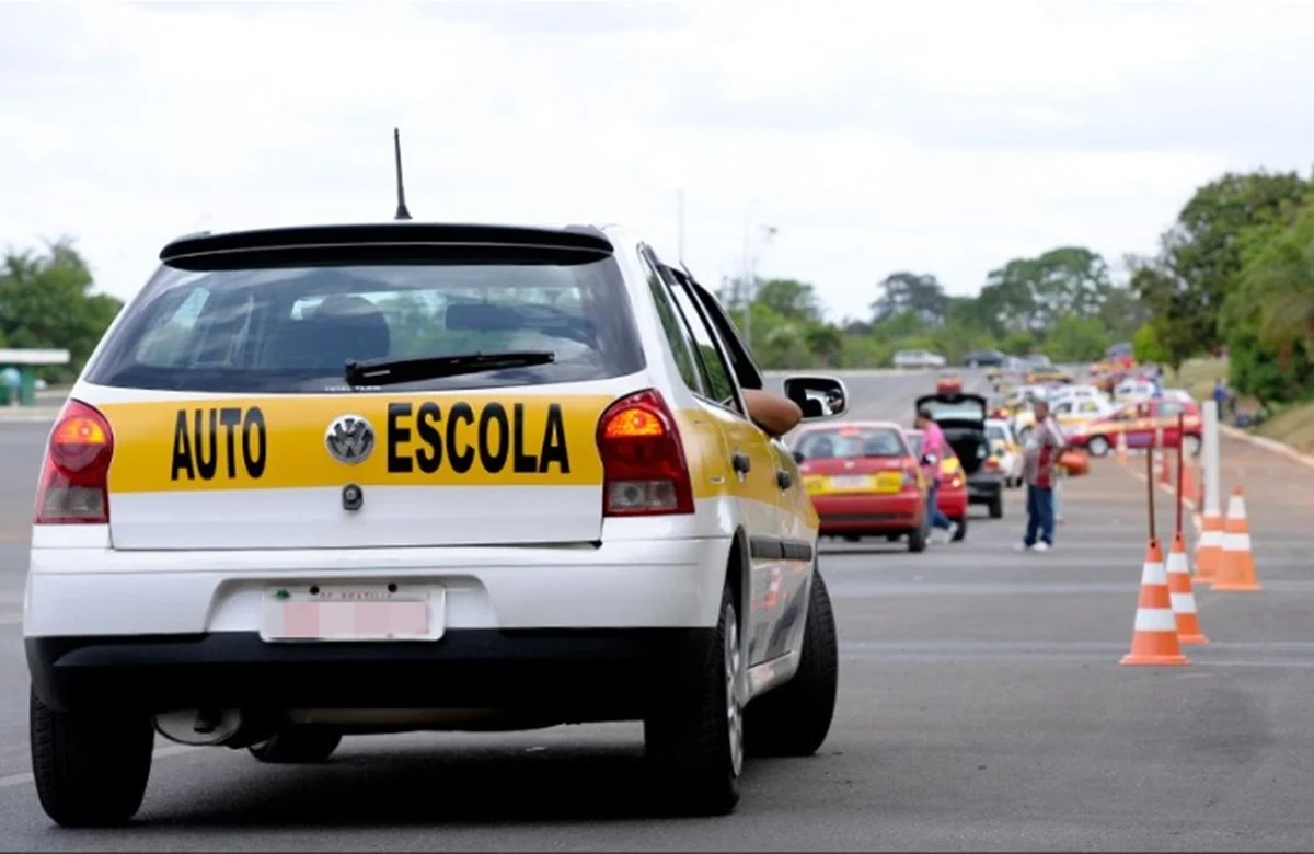 Contran aprova resolução que acaba com obrigação de aula em autoescola