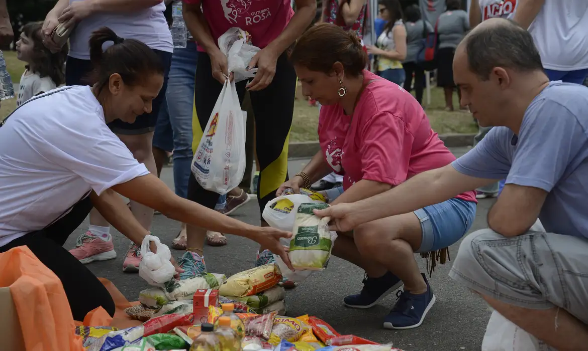 Brasil registra menor nível de pobreza da história recente, segundo IBGE
