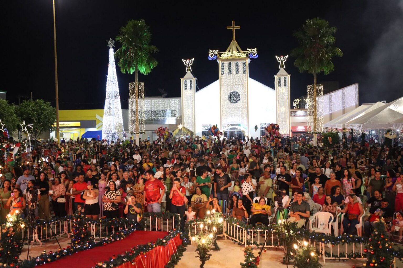 Praça ganha cenário especial no 16º Natal Encantado de Marabá
