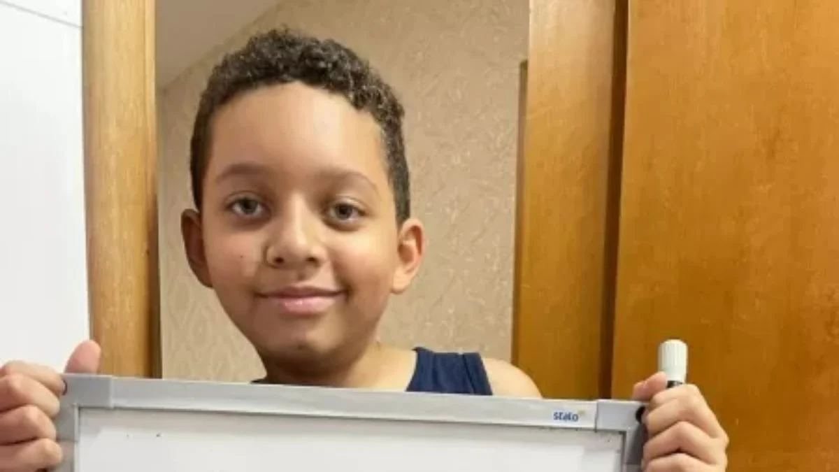 Menino de 11 anos com autismo cria fórmula matemática inédita