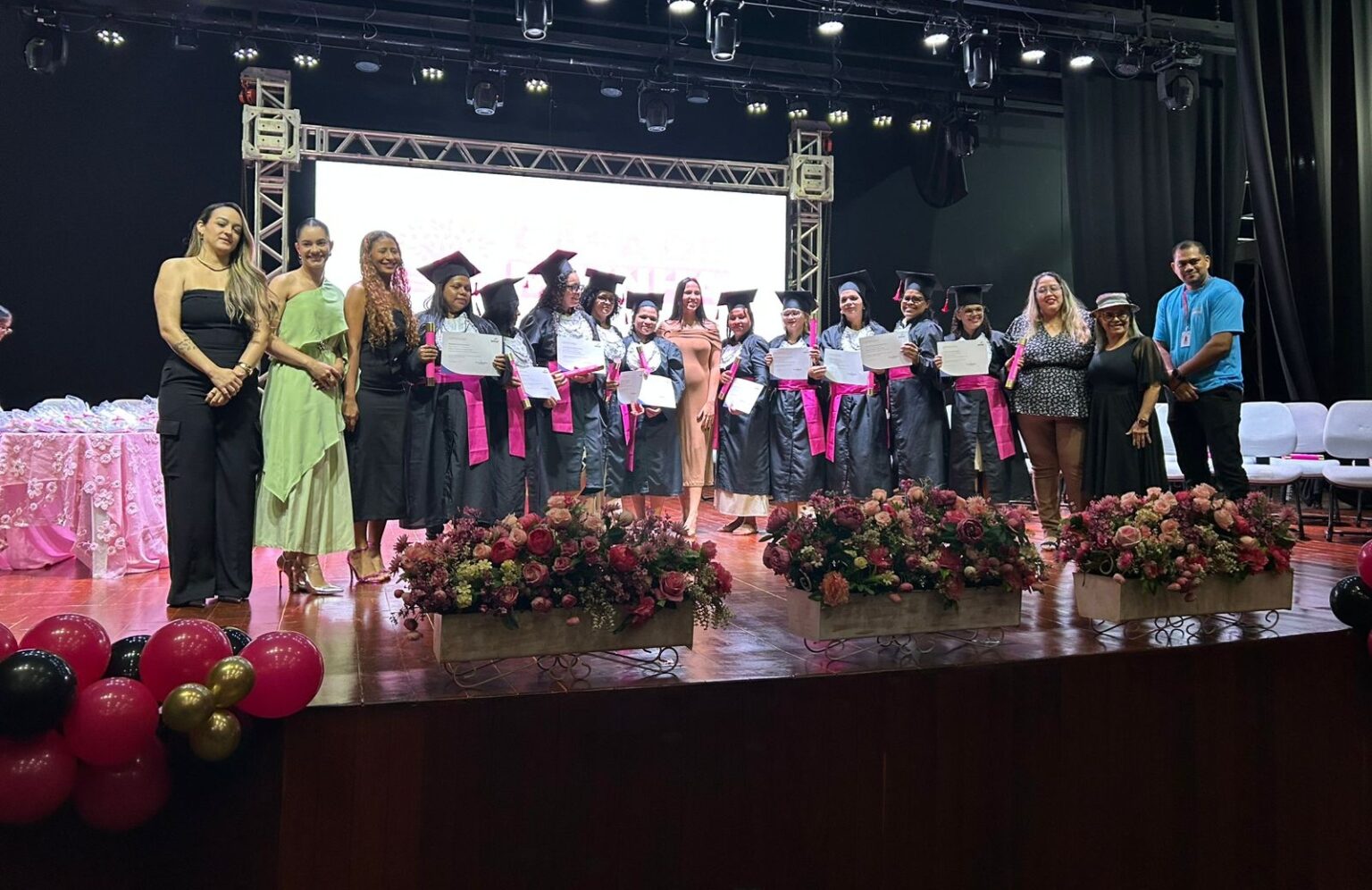 Prefeitura de Parauapebas entrega certificados a mulheres formadas em cursos da Casa de Mainha