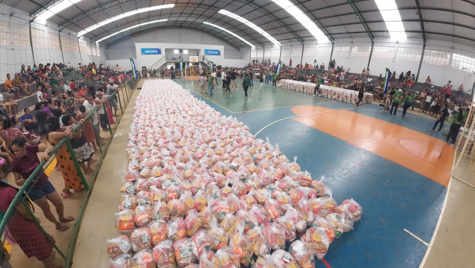 Prefeitura celebra o “Fim de Ano Solidário” com doação de alimentos para milhares de famílias em Itupiranga