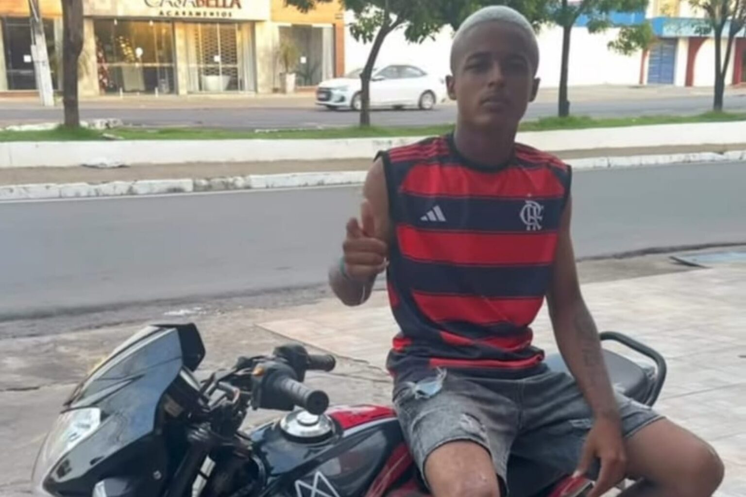 Jovem é assassinado com tiros na cabeça enquanto pilotava moto em Marabá