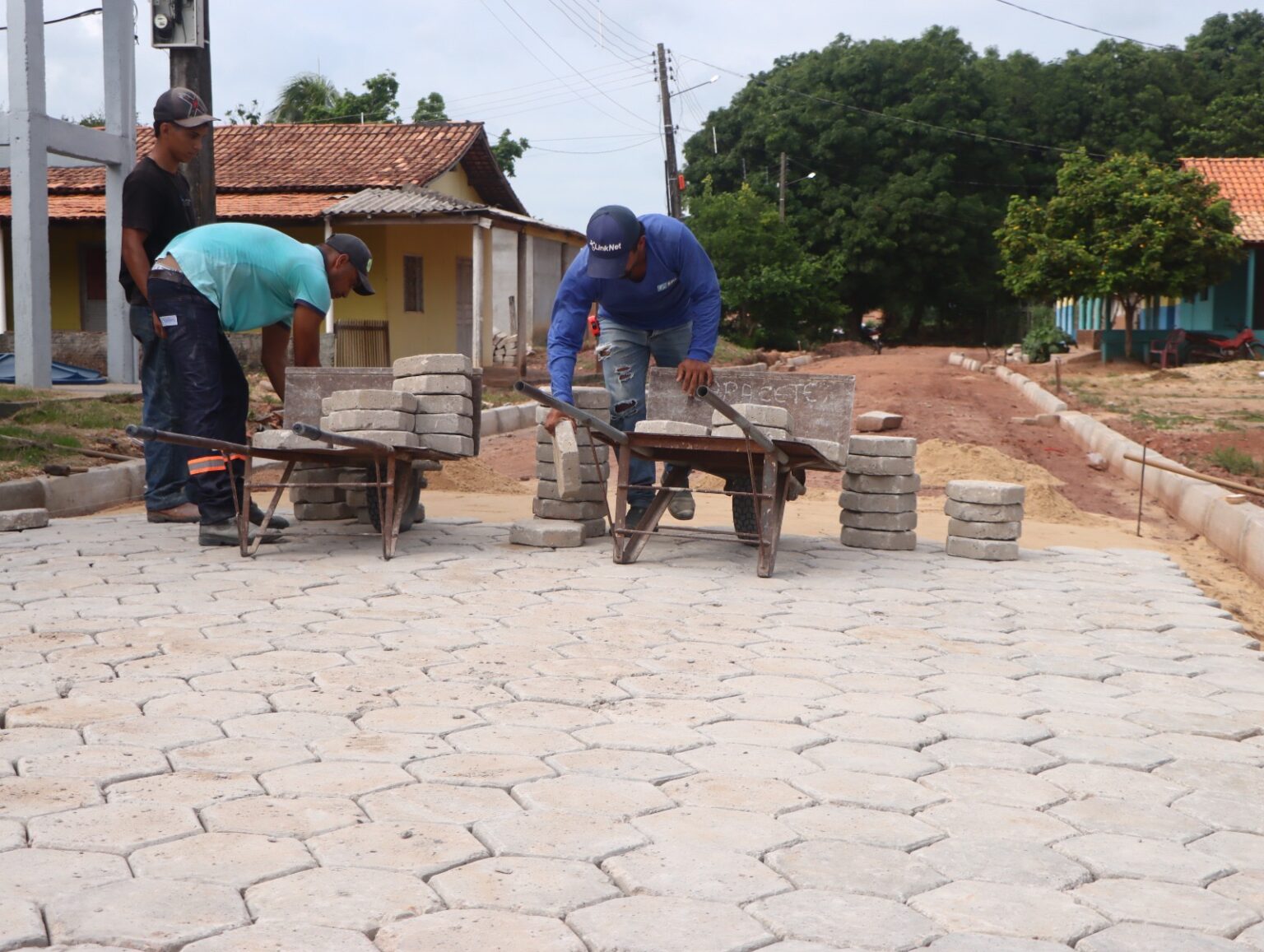 Prefeitura inicia pavimentação da comunidade “Casca Seca” em Bom Jesus do Tocantins
