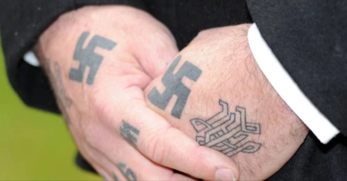 Justiça mantém prisão de homem com tatuagens nazistas