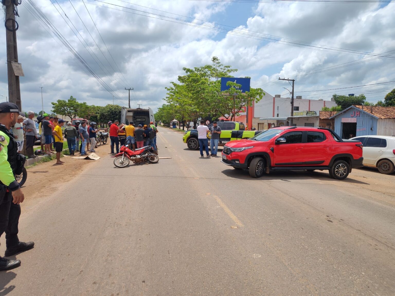 Acidente de trânsito na BR-153 deixa motociclista ferido em São Domingos do Araguaia