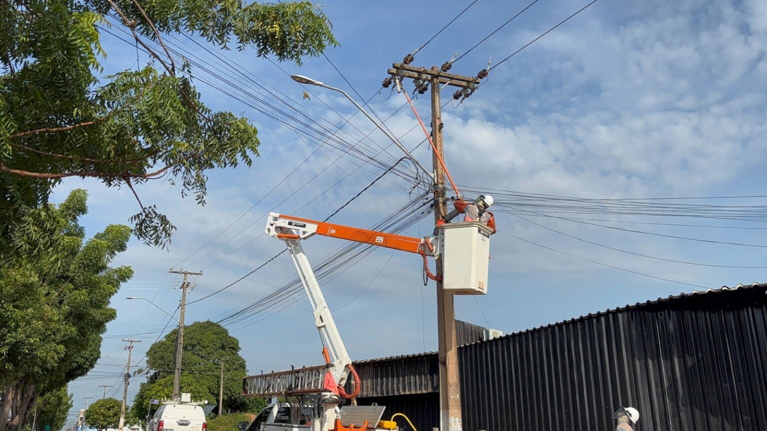 Equatorial Pará executa obra para ampliar capacidade da rede elétrica em Canaã dos Carajás