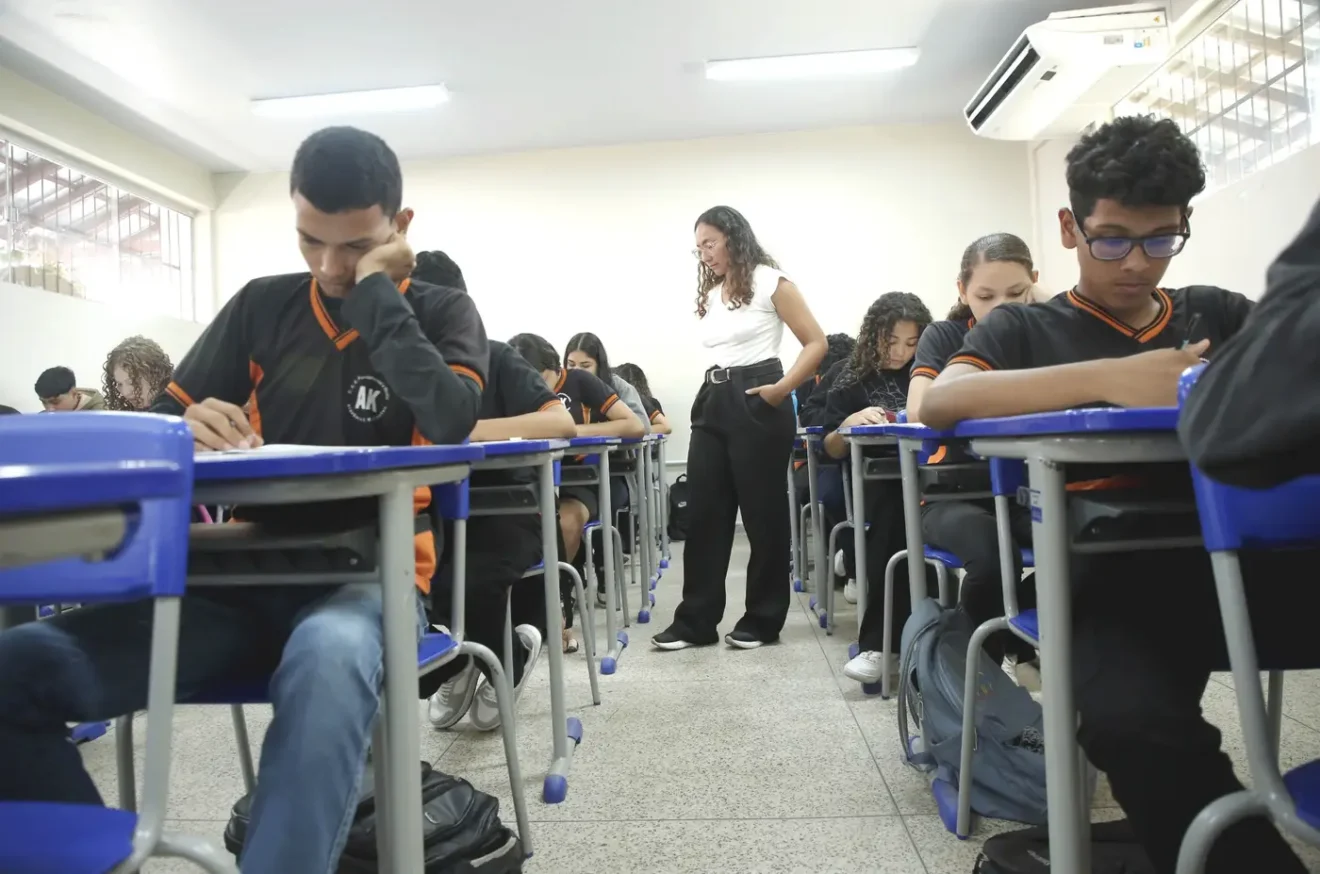MEC libera bolsa de R$ 2,1 mil para professores e Pará recebe 319 vagas