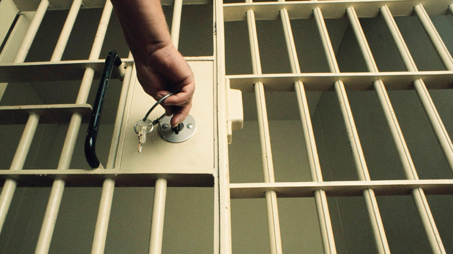 Dupla é presa em flagrante por fornecer bebida alcoólica à adolescente no Pará
