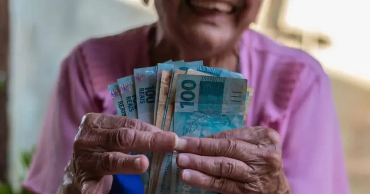 INSS aumenta teto para R$ 8.475,55 em 2026