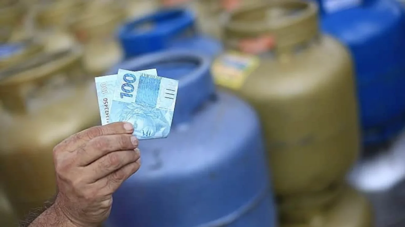 Gás do Povo amplia recarga gratuita de botijão em janeiro; veja o dia e quem tem direito