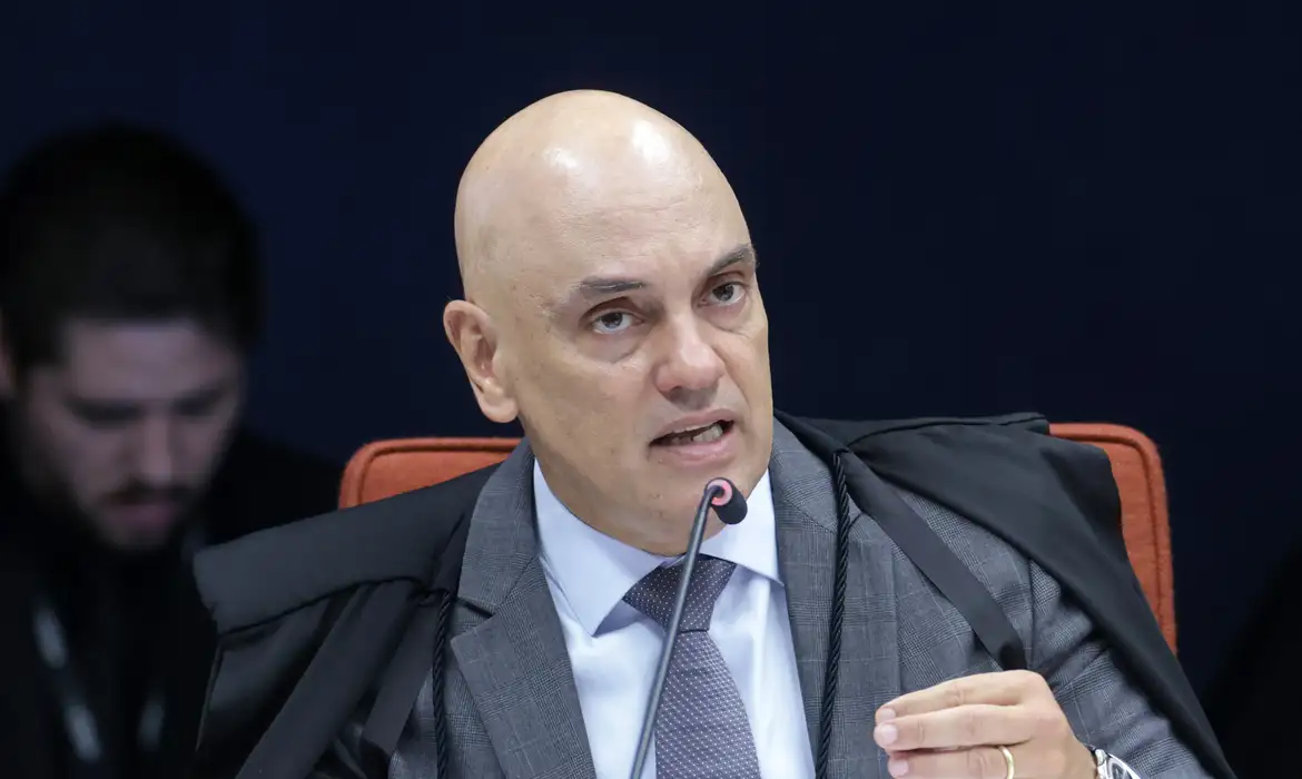 Moraes libera marmitas para Bolsonaro na prisão e impõe regras rígidas