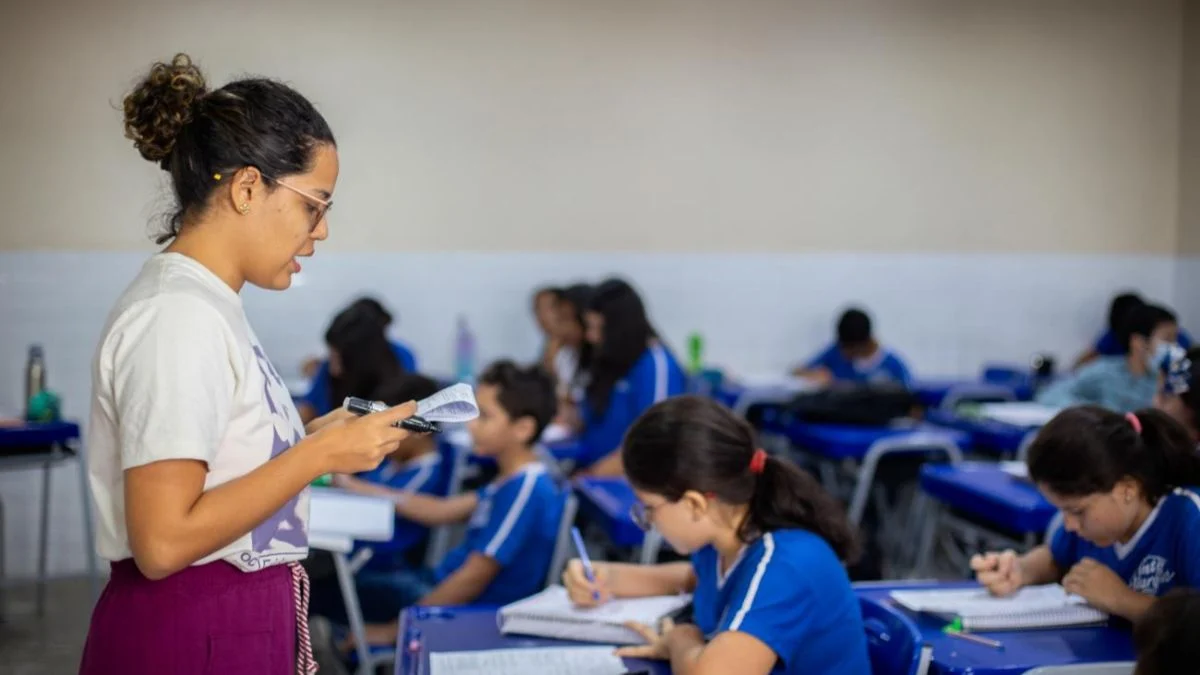 Estudantes de licenciatura poderão receber bolsa mensal de R$ 1.050