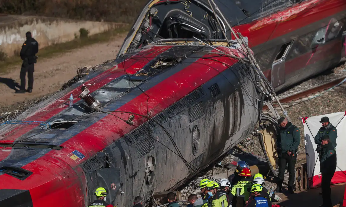 Total de mortos em acidente de trem na Espanha sobe para 39