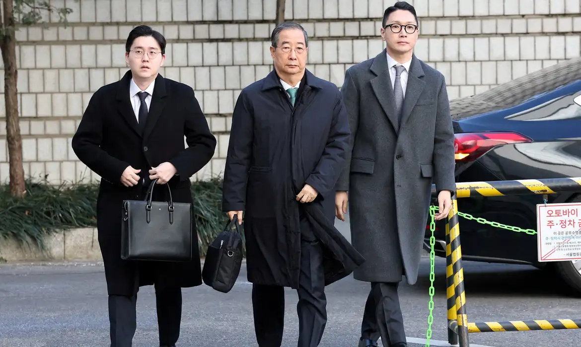Ex-líder sul-coreano é condenado a 23 anos de prisão por lei marcial