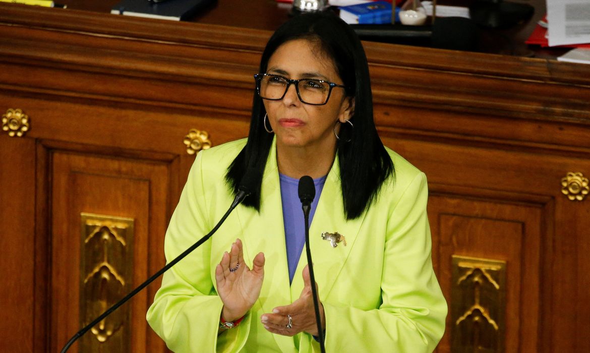 “Basta de ordens de Washington”, diz presidente interina da Venezuela