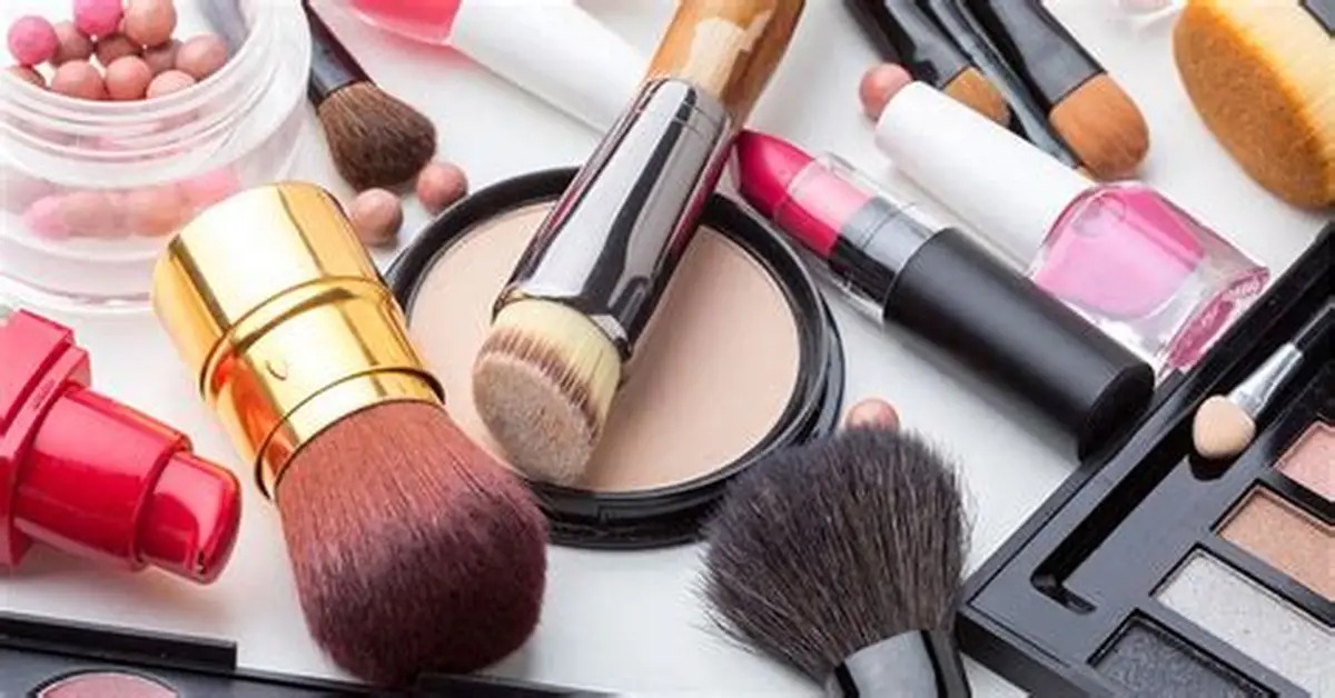 Médicos alertam que uso de cosméticos falsos pode causar danos à saúde