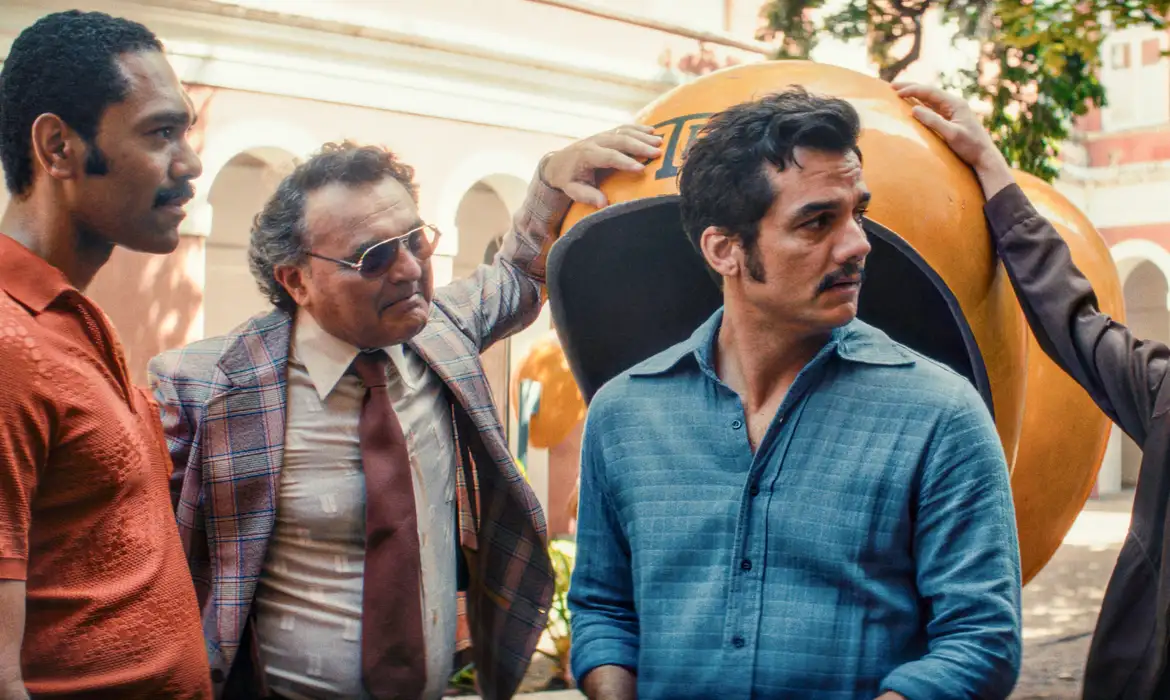 Filme brasileiro faz história no Globo de Ouro com dois prêmios