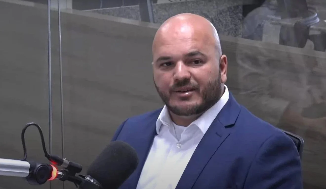 Prefeito é condenado após usar carro oficial para ir à praia