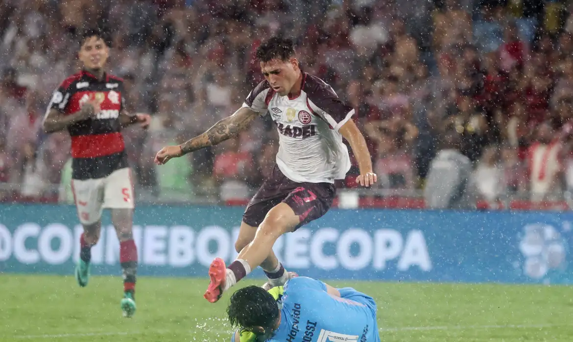Flamengo luta, mas sucumbe diante do Lanús e perde título da Recopa