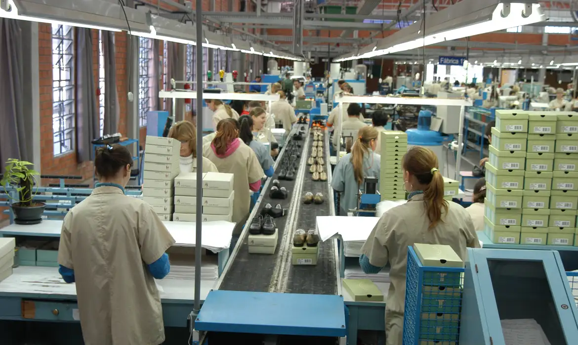 Empresas têm até este sábado para enviar dados salariais por gêneros