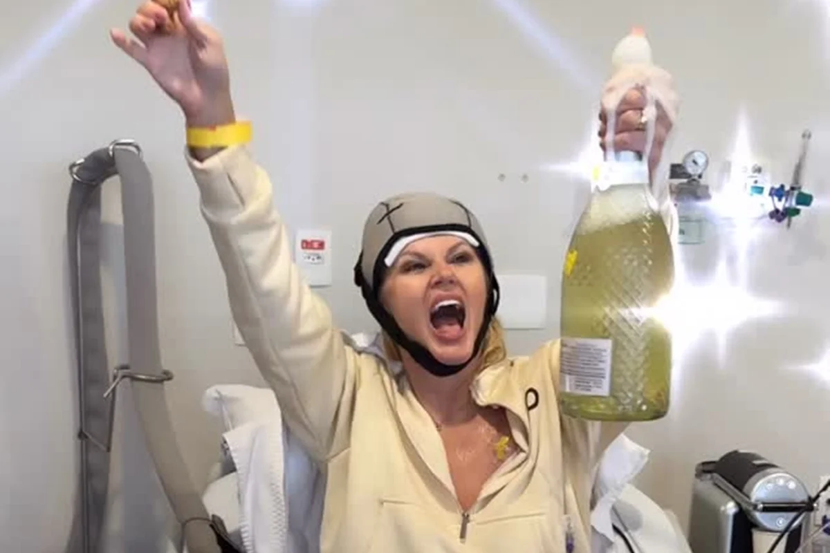 Val Marchiori celebra fim da quimioterapia contra o câncer de mama