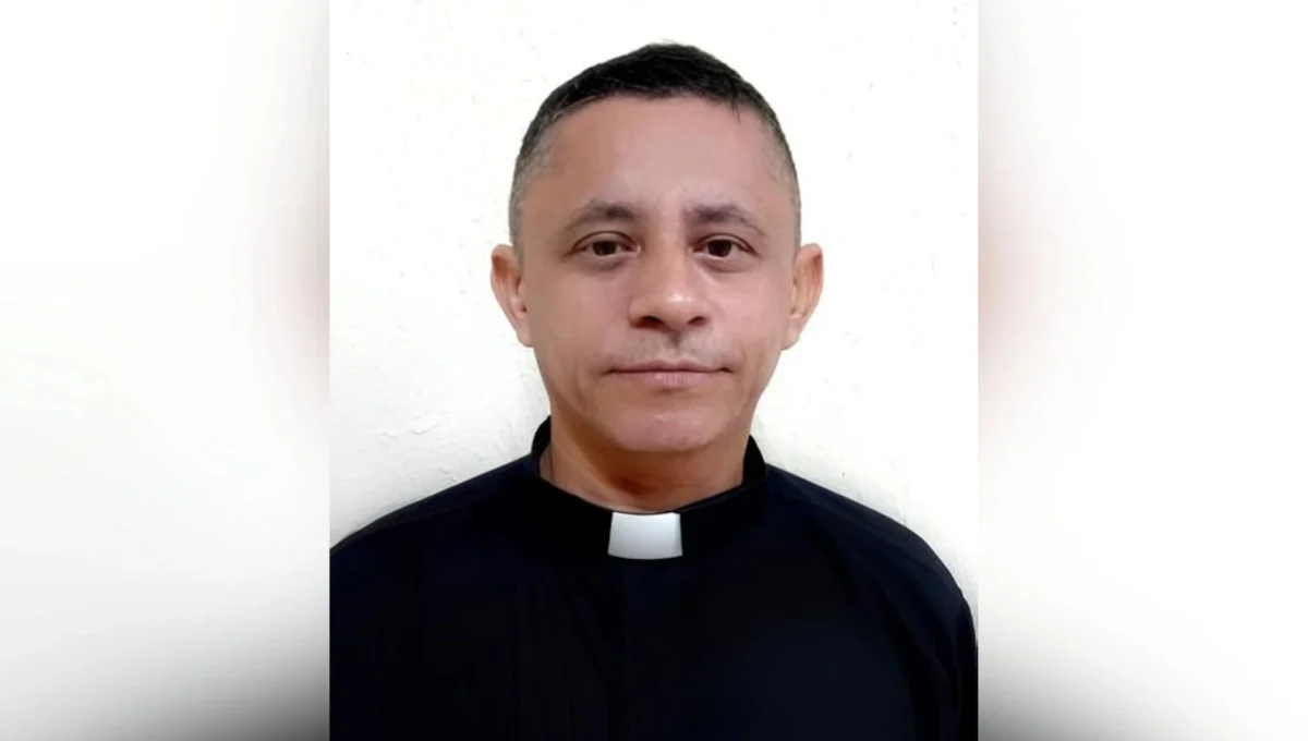 Padre é denunciado por prática de transfobia em missa