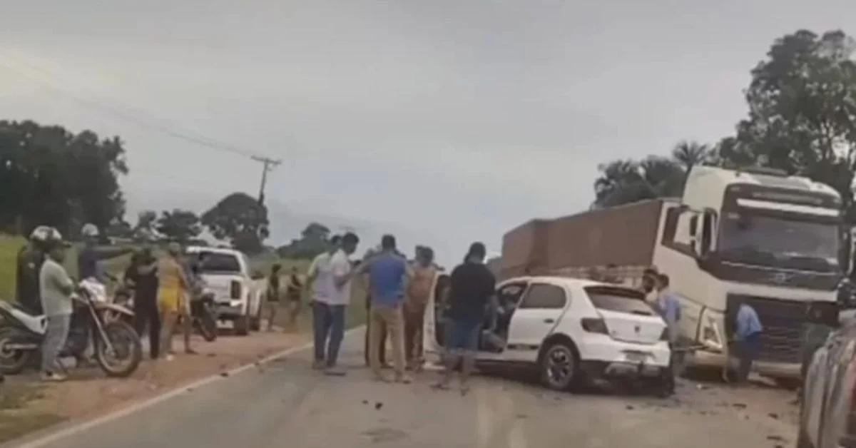Colisão entre dois carros na BR-155 termina com três vítimas fatais no sul do Pará