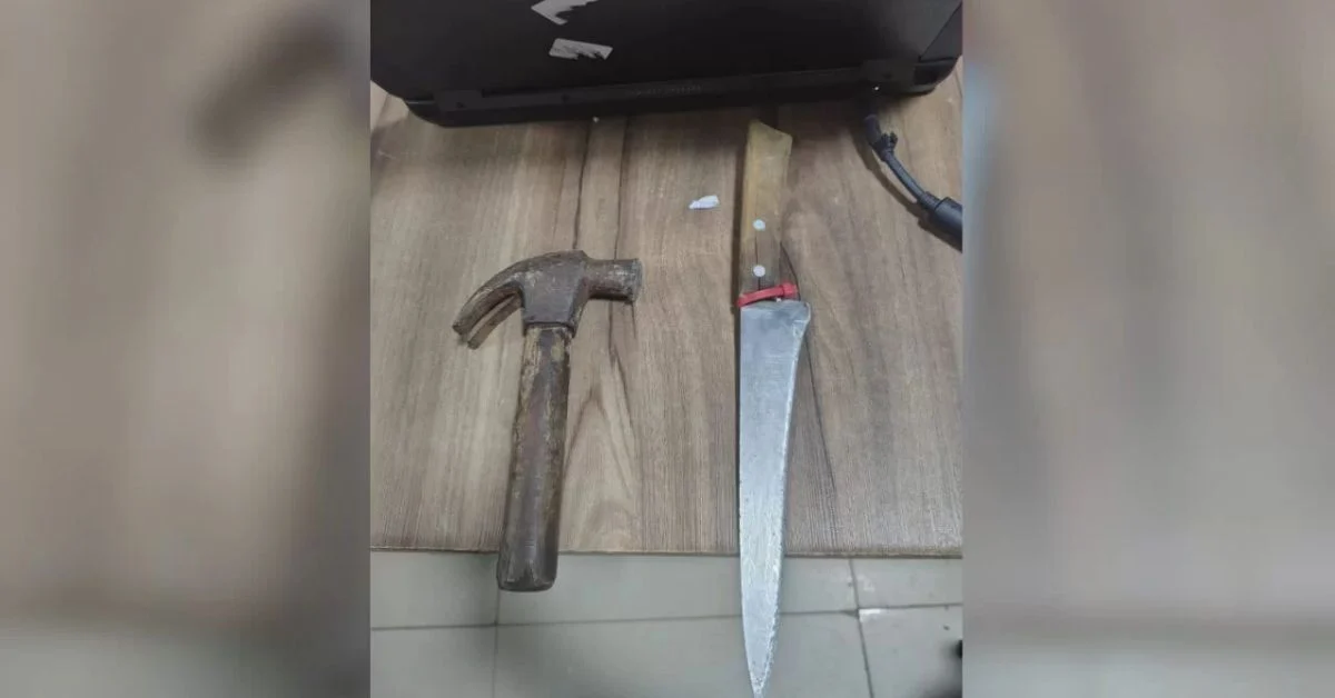 Mulher é presa após ameaçar vizinha com faca e martelo em Parauapebas