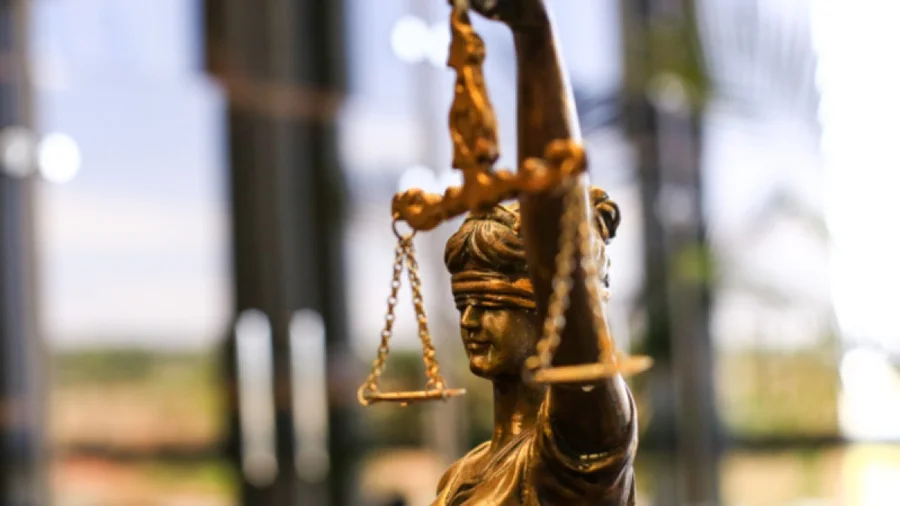 Homem de 35 anos que “namorou” criança de 12 é absolvido de estupro