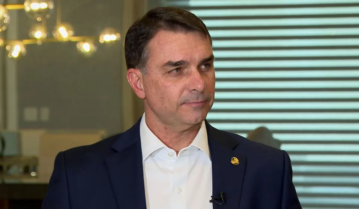 Flávio Bolsonaro deixa vazar estratégia eleitoral do PL para 2026