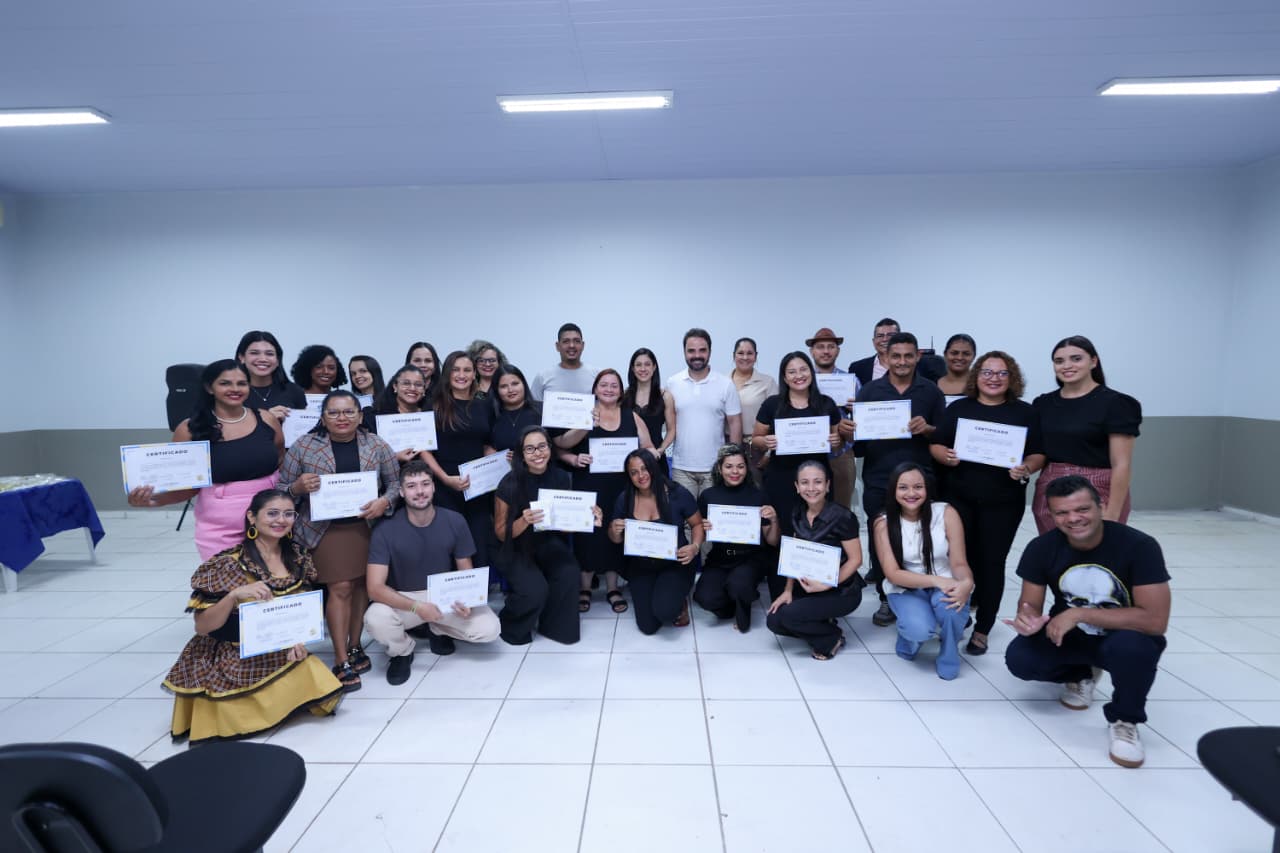 Prefeitura de Marabá promove inclusão e entrega certificados de Libras a servidores públicos