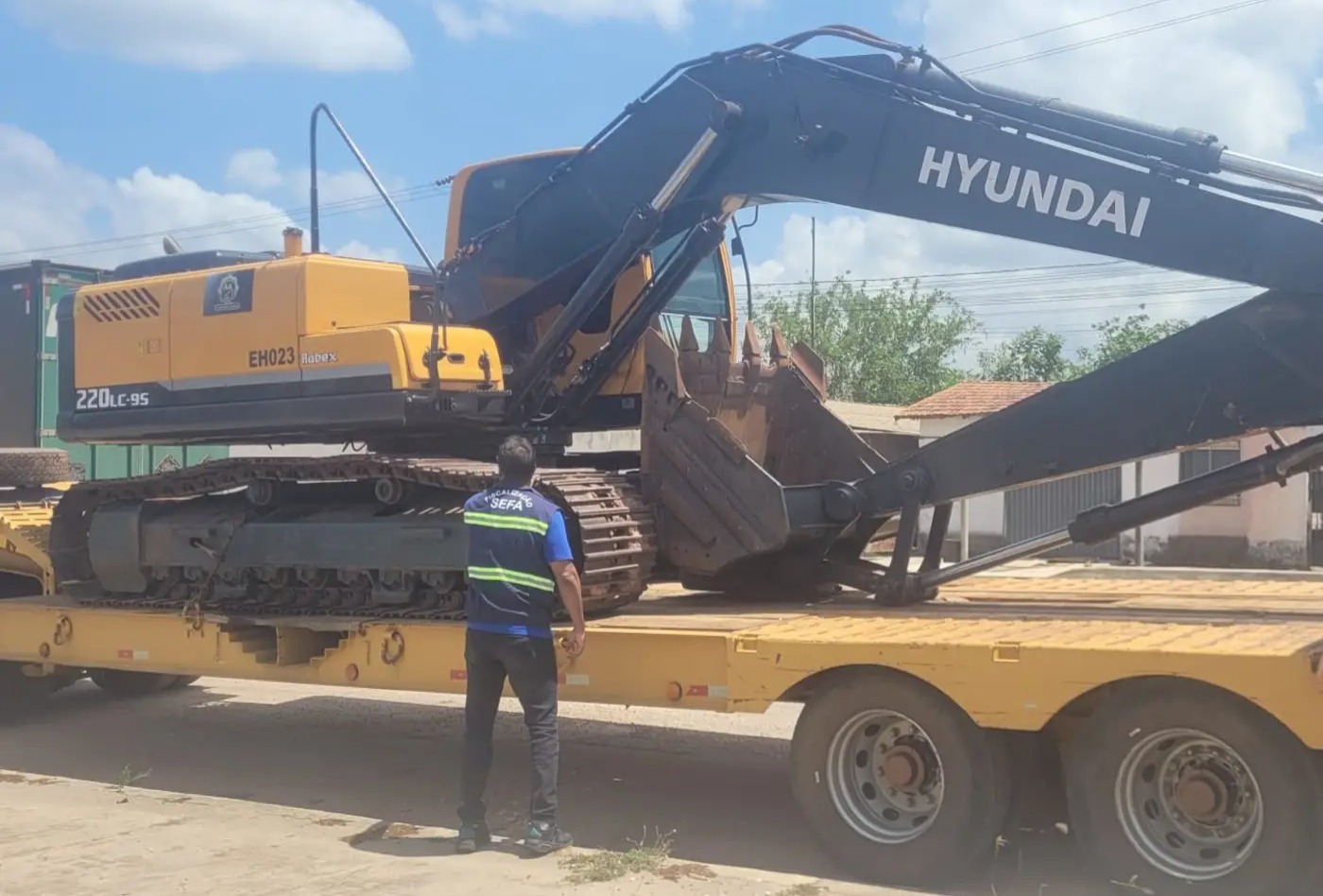 Sefa apreende retroescavadeira durante fiscalização no Pará