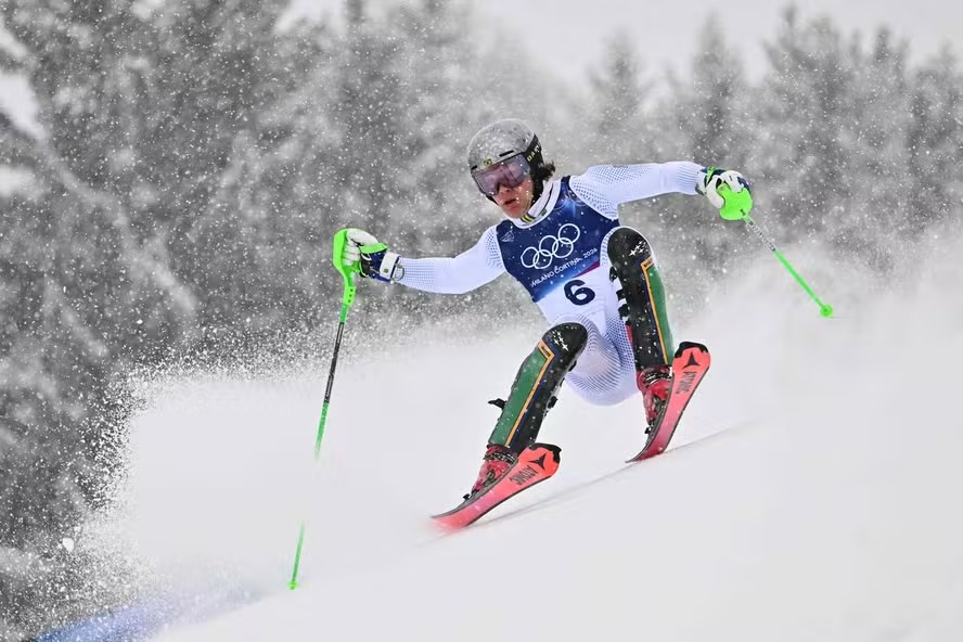 Lucas Pinheiro cai na primeira descida e fica sem chances de medalha no slalom