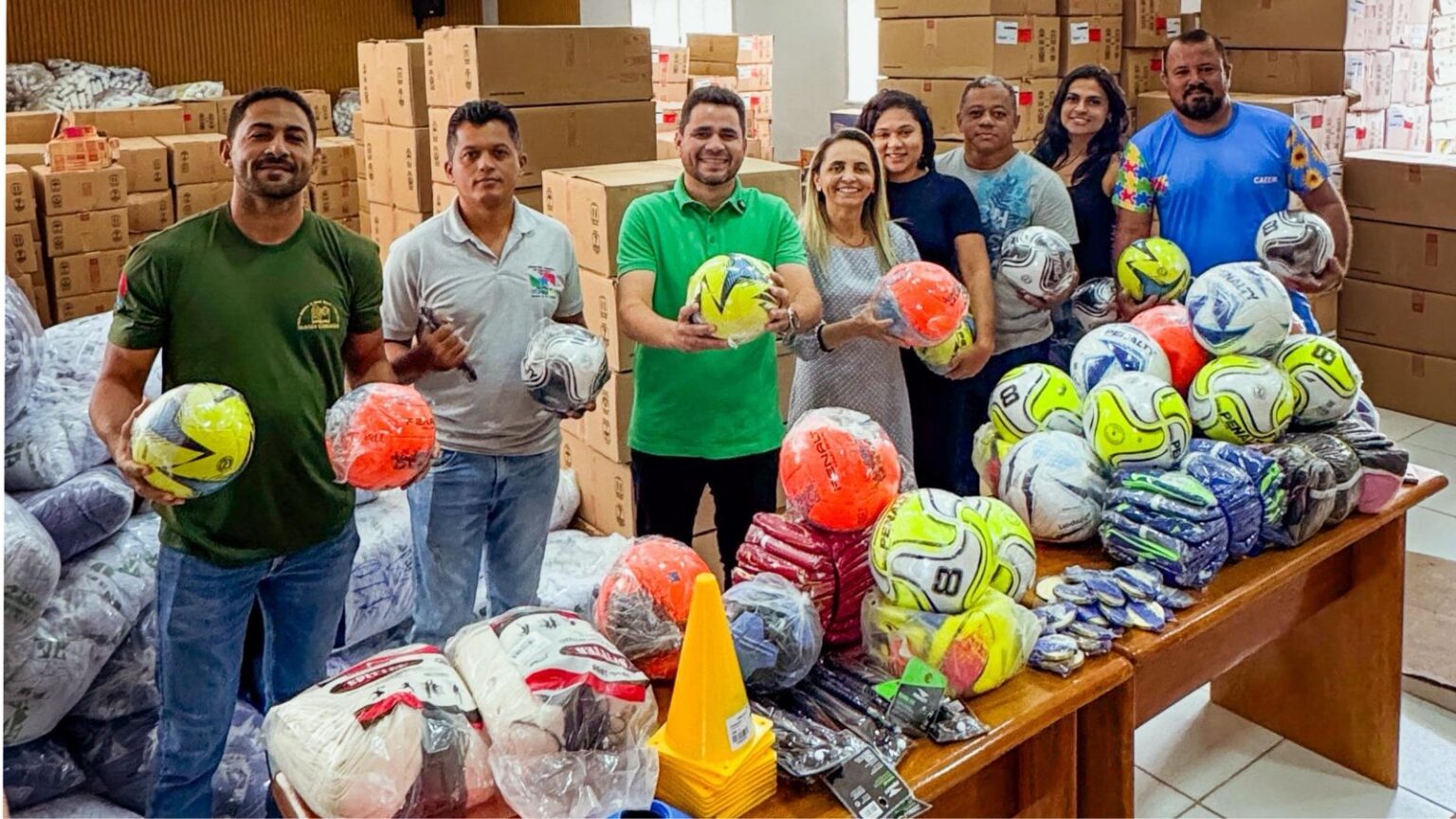 Itupiranga fortalece ensino com entrega inédita de materiais esportivos