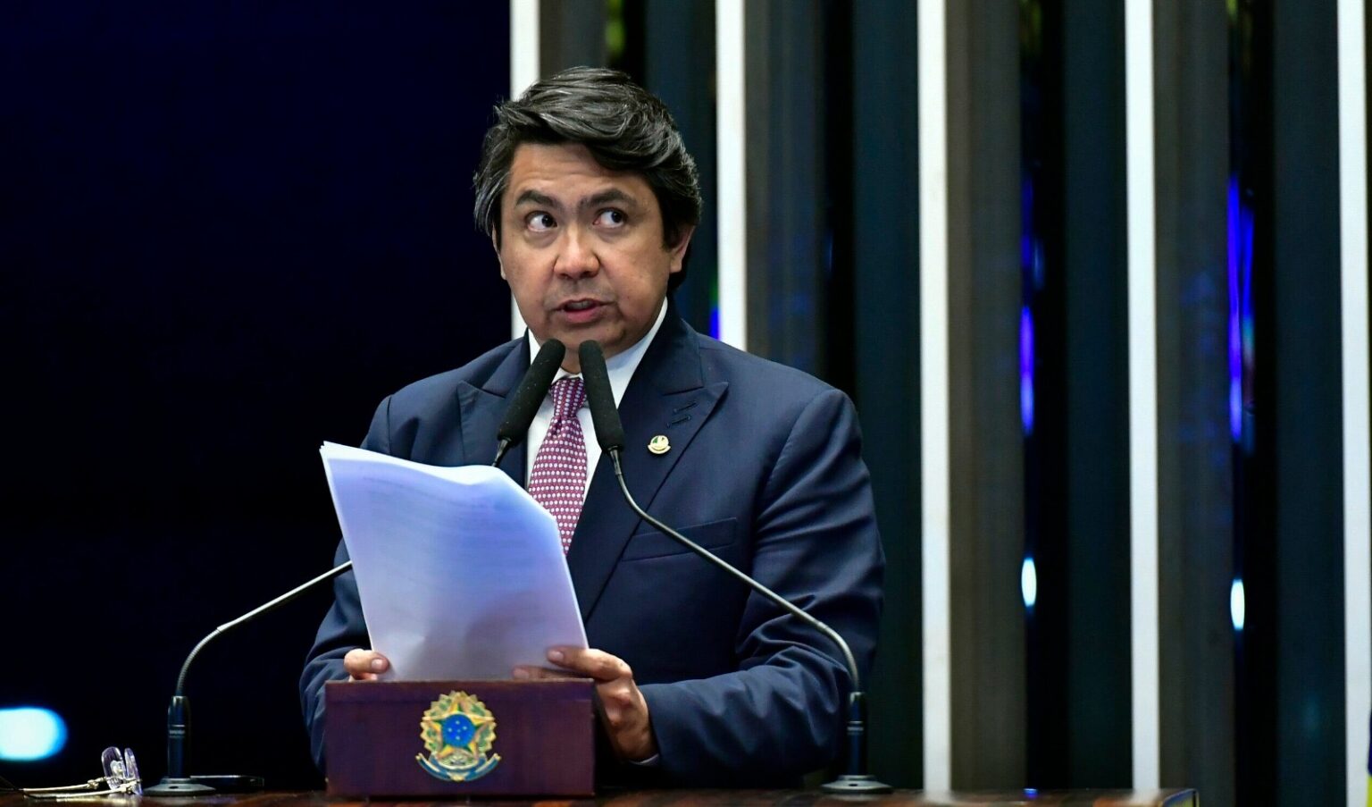 Senador com CNH vencida e carro sem placas ameaça PMs e tenta fugir de abordagem em SP