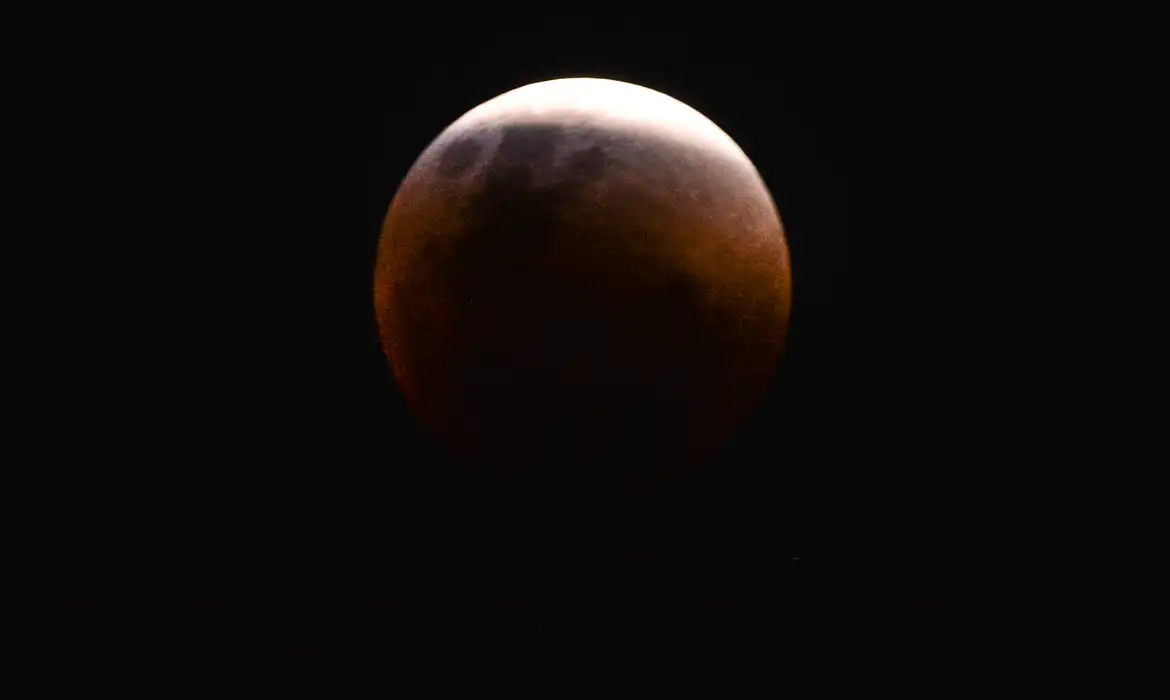 Saiba como será a Lua de Sangue nesta terça-feira (03)