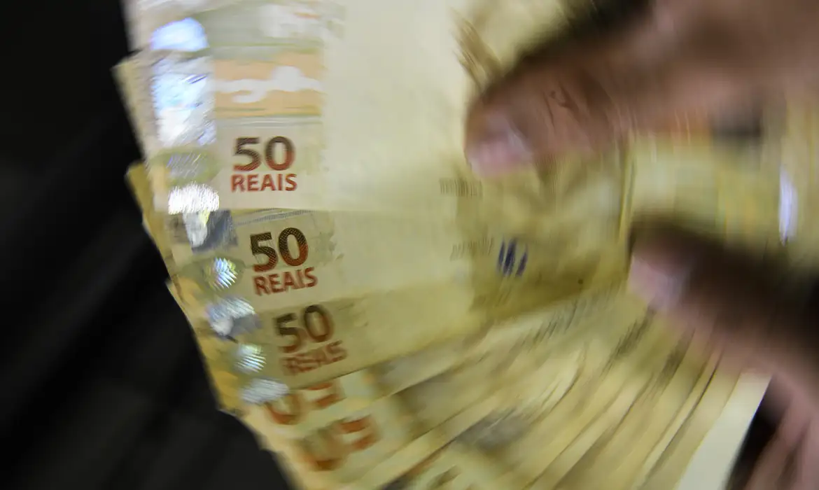 Receita paga lote da malha fina do Imposto de Renda de março
