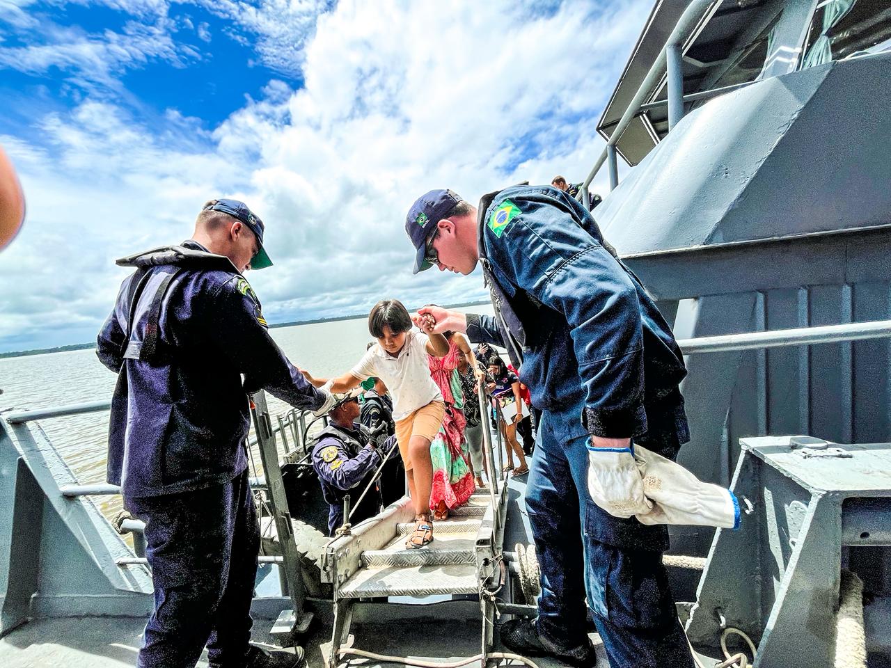 Marinha do Brasil leva atendimento médico e social para população do Marajó