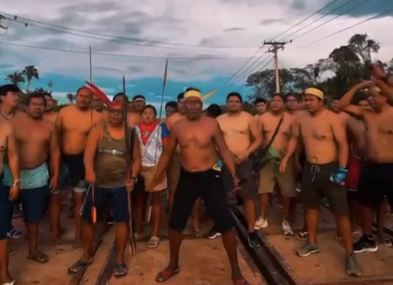 Indígenas interditam Estrada de Ferro Carajás em protesto contra a Vale