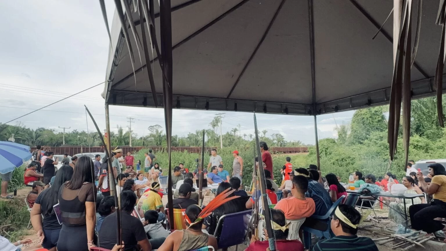 Após quatro dias de protesto, indígenas liberam EFC com acordo de R$ 50 milhões