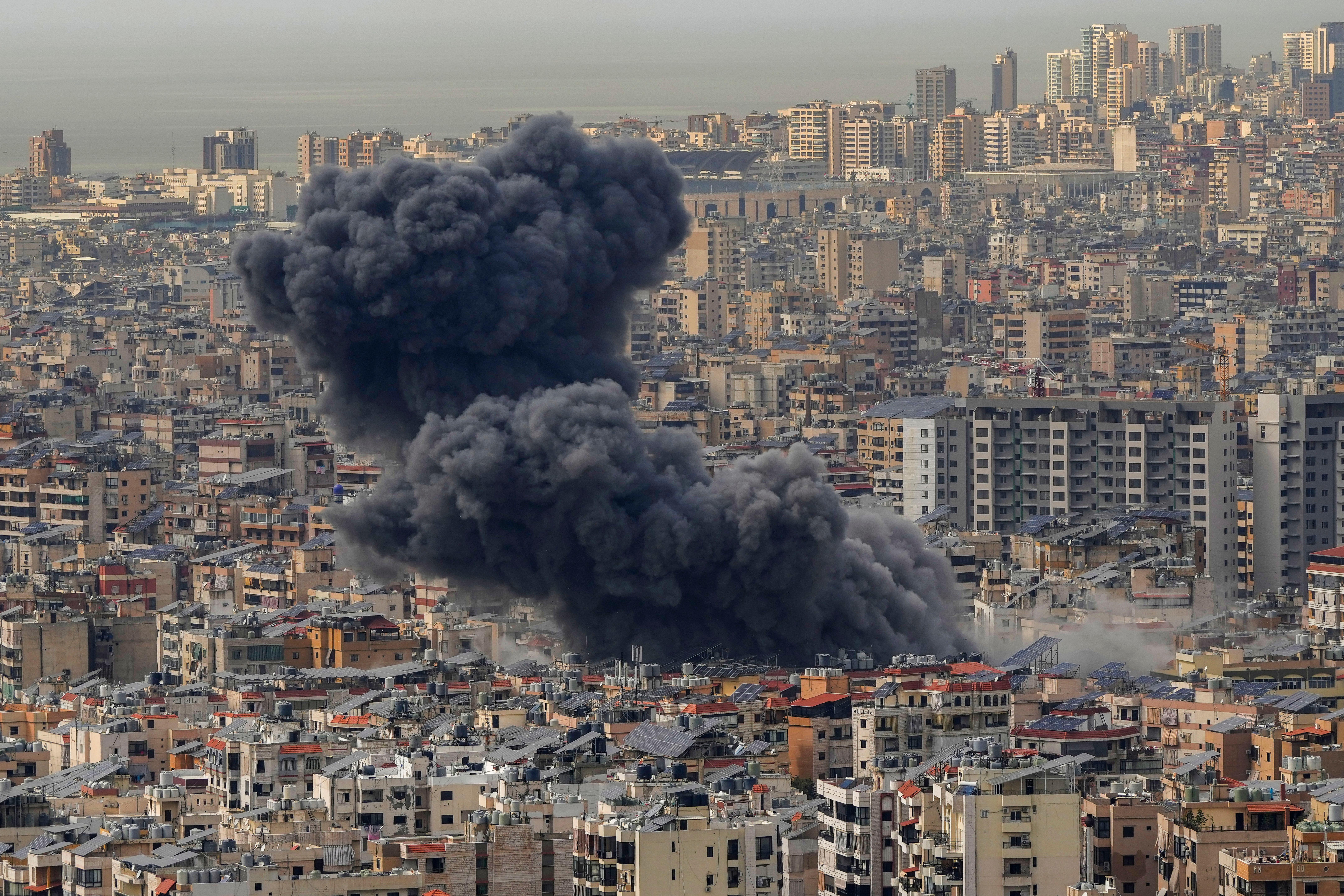 No 16º dia da guerra, Israel ataca Beirute e Irã mira países do Golfo Pérsico