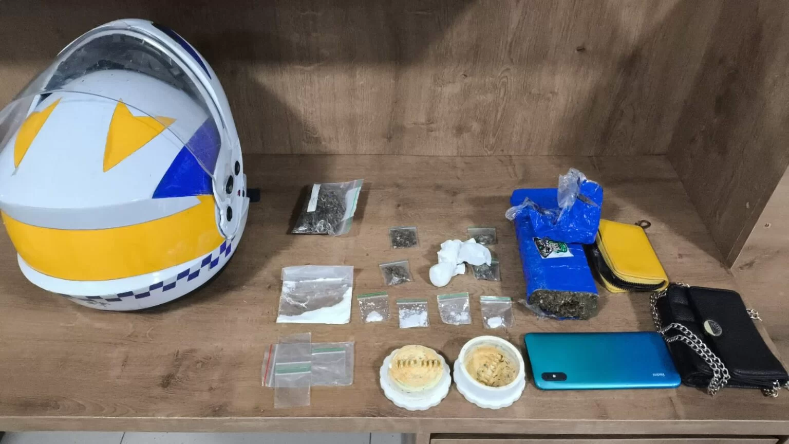 Mulher é presa em flagrante suspeita de usar carrinho de bebê para vender drogas em Parauapebas