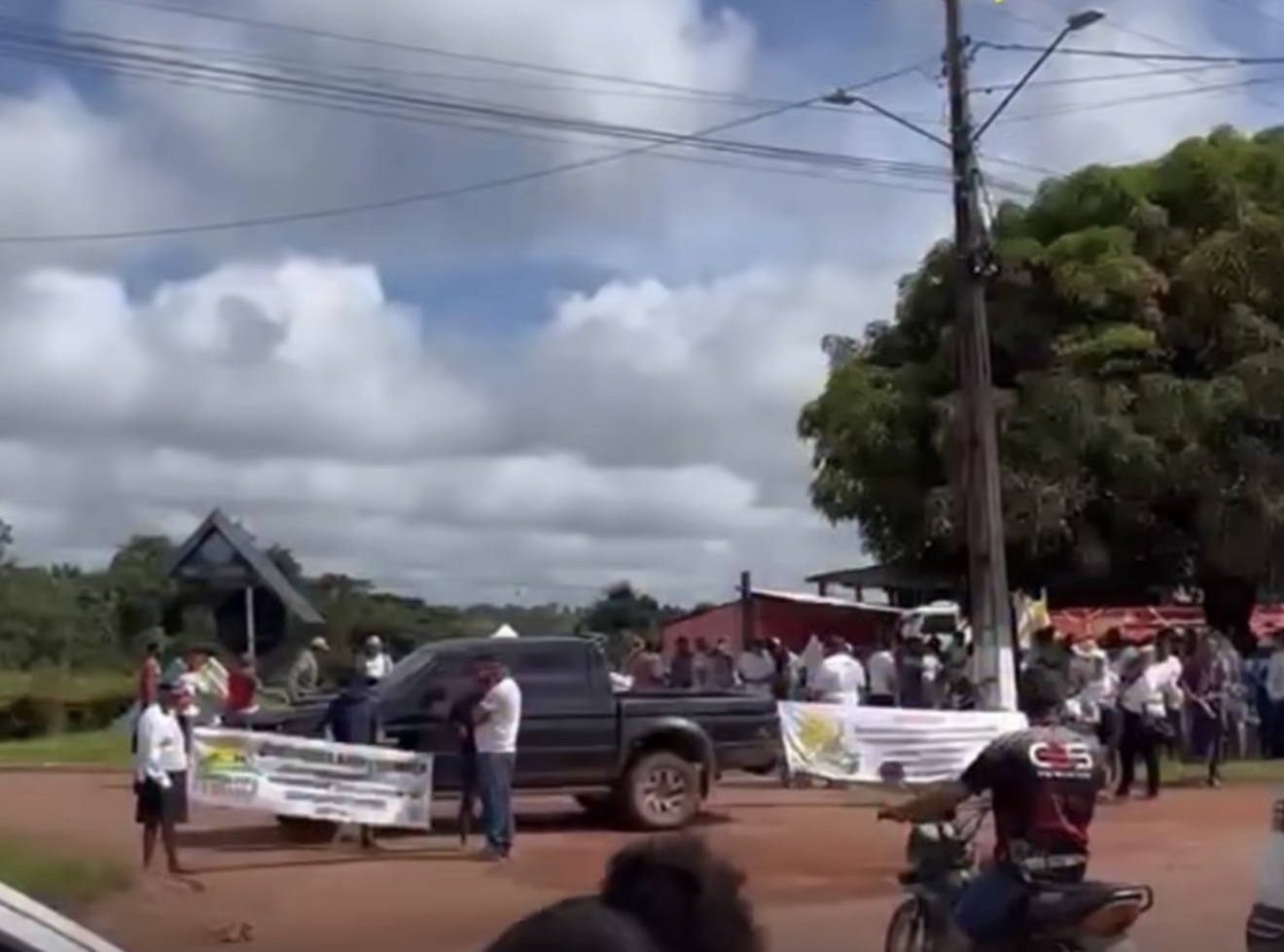 Manifestantes bloqueiam PA-150 em Goianésia do Pará nesta segunda-feira