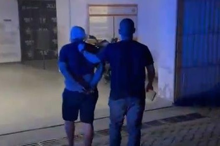 Homem é preso após estuprar ex-namorada e matar o filho dela enquanto vítima prestava queixa