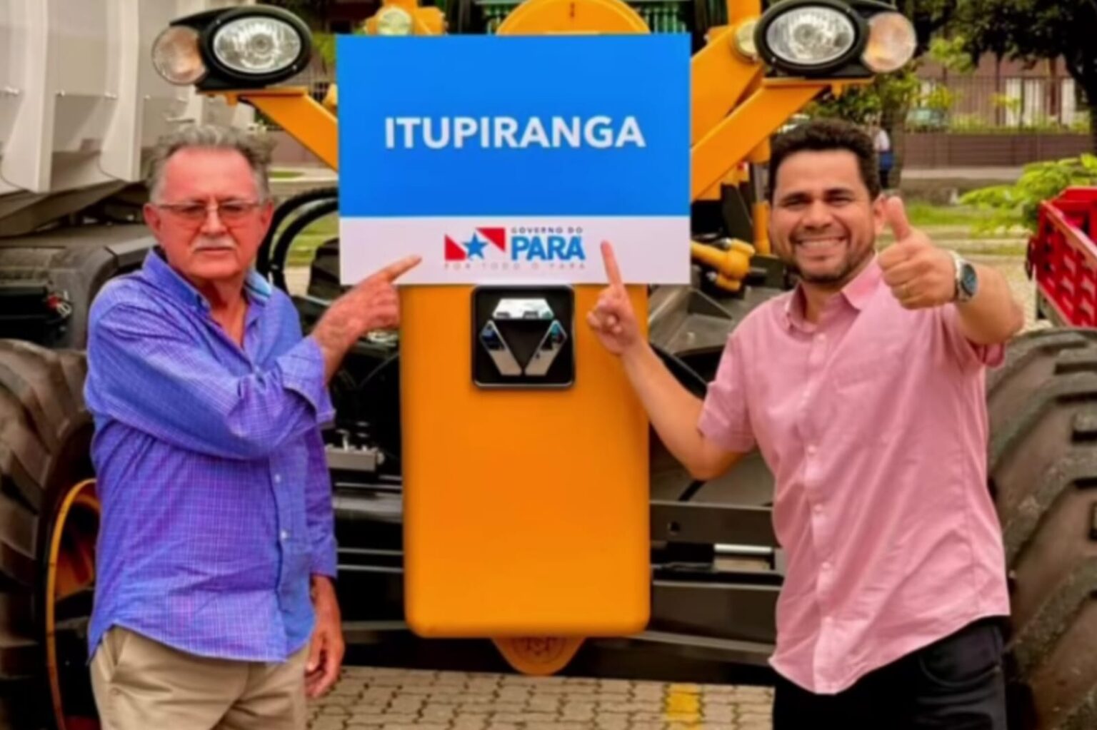 Prefeito de Itupiranga recebe motoniveladora do Governo do Pará para reforçar infraestrutura rural
